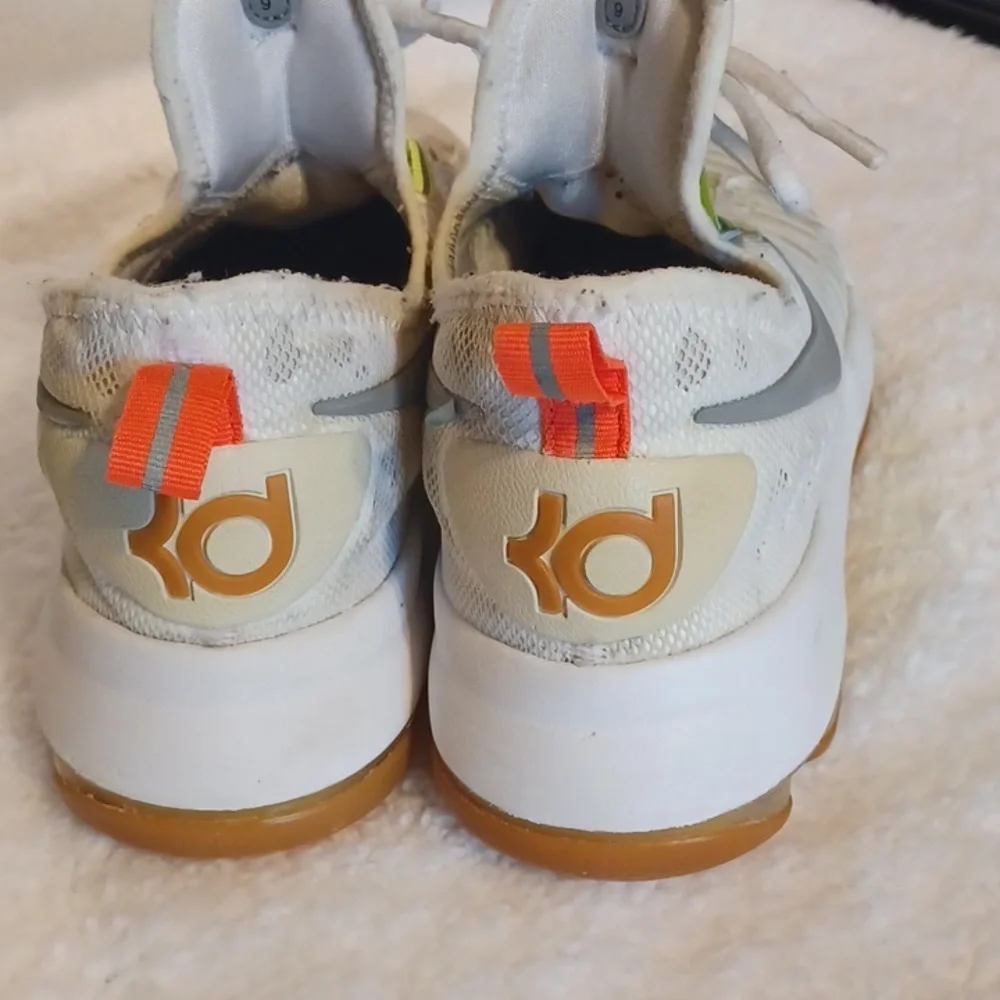 Nike Kevin Durent youth size 6.5